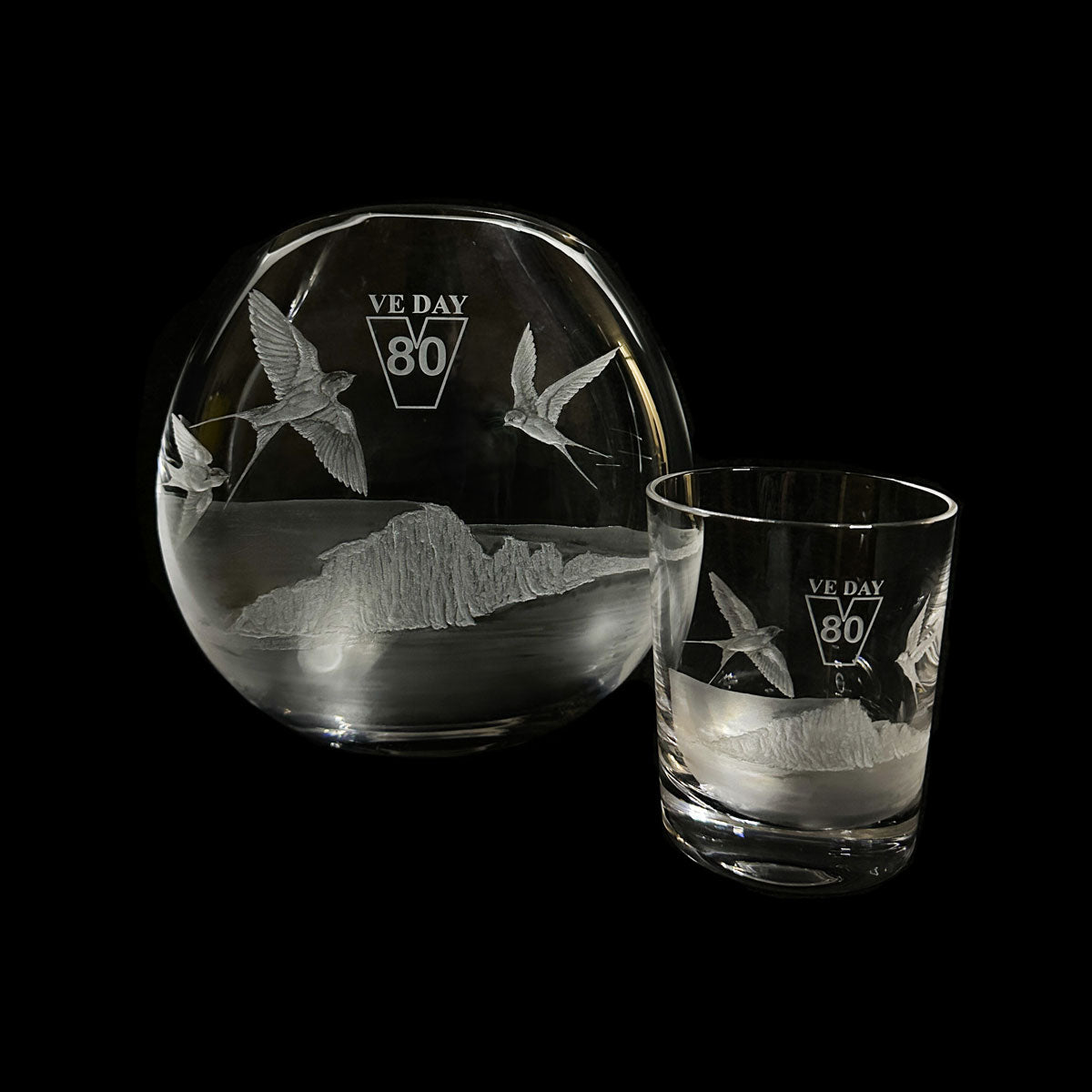 Dartington VE Day 80th White Cliffs Of Dover Vase - Hand Etched