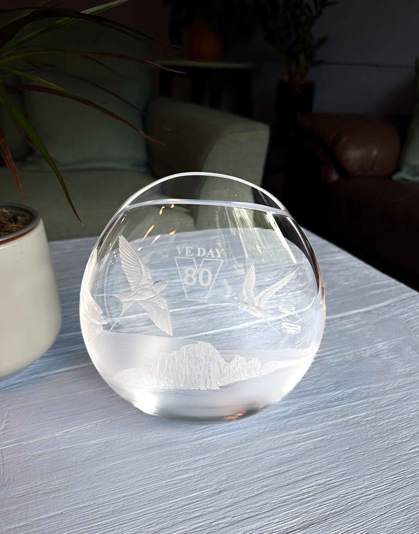 Dartington VE Day 80th White Cliffs Of Dover Vase - Hand Etched