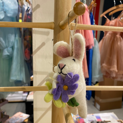 Bunny with glasses & baskets