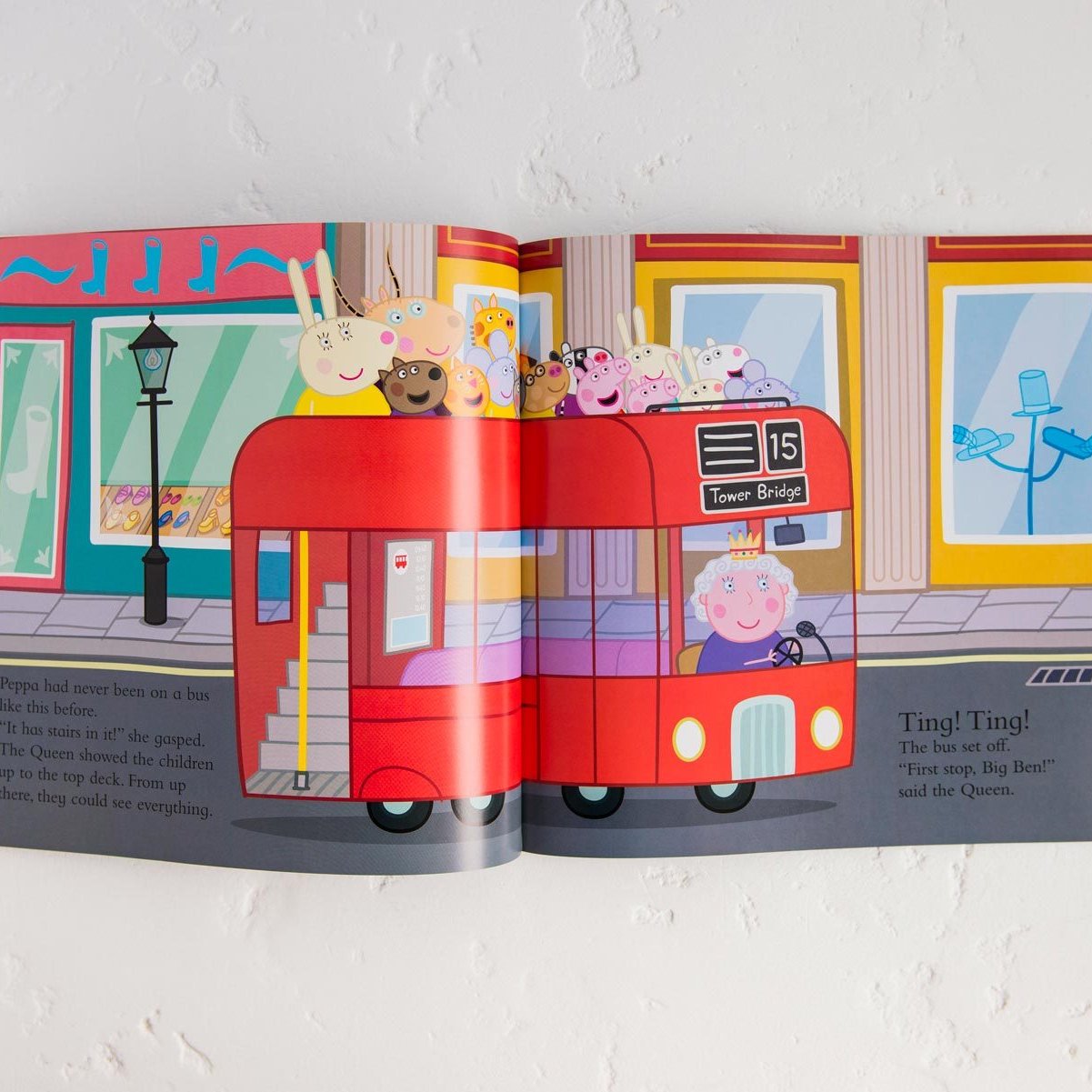 Peppa Pig Goes To London Book