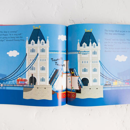 Peppa Pig Goes To London Book