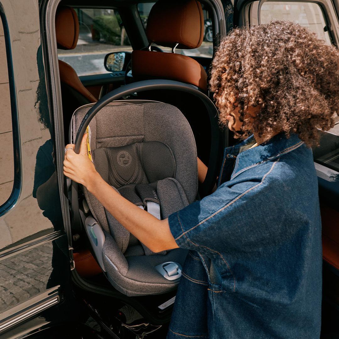 CYBEX Cloud T i-Size Plus Car Seat - Leaf Green